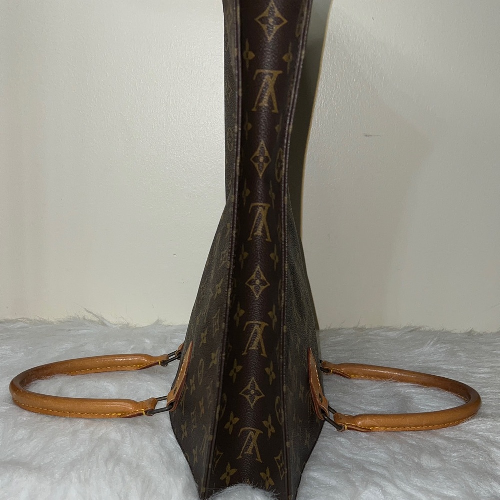 Louis Vuitton Brown Monogram Handbag - Picture 15 of 17